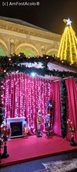 [P10] Scenă pentru fotografii - Bucharest Opera Christmas Market. » foto by tata123 🔱
 - 
<span class="allrVoted glyphicon glyphicon-heart hidden" id="av1509926"></span>
<a class="m-l-10 hidden" id="sv1509926" onclick="voting_Foto_DelVot(,1509926,29197)" role="button">șterge vot <span class="glyphicon glyphicon-remove"></span></a>
<a id="v91509926" class=" c-red"  onclick="voting_Foto_SetVot(1509926)" role="button"><span class="glyphicon glyphicon-heart-empty"></span> <b>LIKE</b> = Votează poza</a> <img class="hidden"  id="f1509926W9" src="/imagini/loader.gif" border="0" /><span class="AjErrMes hidden" id="e1509926ErM"></span>