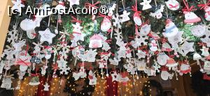 [P16] Cele mai frumoase decorațiuni din T&acirc;rgul de Crăciun din Sibiu. Decoratiunile sunt din porțelan pictat și cu mesaje pentru sarbatori » foto by kmy
 - 
&lt;span class=&quot;allrVoted glyphicon glyphicon-heart hidden&quot; id=&quot;av1400359&quot;&gt;&lt;/span&gt;
&lt;a class=&quot;m-l-10 hidden&quot; id=&quot;sv1400359&quot; onclick=&quot;voting_Foto_DelVot(,1400359,29199)&quot; role=&quot;button&quot;&gt;șterge vot &lt;span class=&quot;glyphicon glyphicon-remove&quot;&gt;&lt;/span&gt;&lt;/a&gt;
&lt;a id=&quot;v91400359&quot; class=&quot; c-red&quot;  onclick=&quot;voting_Foto_SetVot(1400359)&quot; role=&quot;button&quot;&gt;&lt;span class=&quot;glyphicon glyphicon-heart-empty&quot;&gt;&lt;/span&gt; &lt;b&gt;LIKE&lt;/b&gt; = Votează poza&lt;/a&gt; &lt;img class=&quot;hidden&quot;  id=&quot;f1400359W9&quot; src=&quot;/imagini/loader.gif&quot; border=&quot;0&quot; /&gt;&lt;span class=&quot;AjErrMes hidden&quot; id=&quot;e1400359ErM&quot;&gt;&lt;/span&gt;