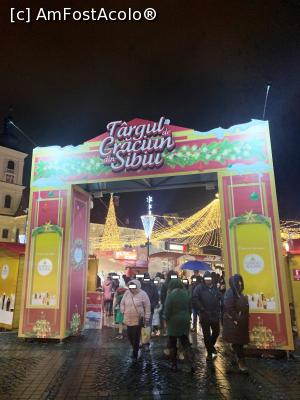 [P02] Intrarea principală &icirc;n T&acirc;rgul de Crăciun » foto by AZE
 - 
&lt;span class=&quot;allrVoted glyphicon glyphicon-heart hidden&quot; id=&quot;av1341687&quot;&gt;&lt;/span&gt;
&lt;a class=&quot;m-l-10 hidden&quot; id=&quot;sv1341687&quot; onclick=&quot;voting_Foto_DelVot(,1341687,29199)&quot; role=&quot;button&quot;&gt;șterge vot &lt;span class=&quot;glyphicon glyphicon-remove&quot;&gt;&lt;/span&gt;&lt;/a&gt;
&lt;a id=&quot;v91341687&quot; class=&quot; c-red&quot;  onclick=&quot;voting_Foto_SetVot(1341687)&quot; role=&quot;button&quot;&gt;&lt;span class=&quot;glyphicon glyphicon-heart-empty&quot;&gt;&lt;/span&gt; &lt;b&gt;LIKE&lt;/b&gt; = Votează poza&lt;/a&gt; &lt;img class=&quot;hidden&quot;  id=&quot;f1341687W9&quot; src=&quot;/imagini/loader.gif&quot; border=&quot;0&quot; /&gt;&lt;span class=&quot;AjErrMes hidden&quot; id=&quot;e1341687ErM&quot;&gt;&lt;/span&gt;