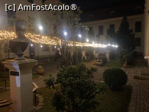 [P13] A doua curte interioară,cu mai mult decor verde » foto by AZE
 - 
&lt;span class=&quot;allrVoted glyphicon glyphicon-heart hidden&quot; id=&quot;av1399704&quot;&gt;&lt;/span&gt;
&lt;a class=&quot;m-l-10 hidden&quot; id=&quot;sv1399704&quot; onclick=&quot;voting_Foto_DelVot(,1399704,29199)&quot; role=&quot;button&quot;&gt;șterge vot &lt;span class=&quot;glyphicon glyphicon-remove&quot;&gt;&lt;/span&gt;&lt;/a&gt;
&lt;a id=&quot;v91399704&quot; class=&quot; c-red&quot;  onclick=&quot;voting_Foto_SetVot(1399704)&quot; role=&quot;button&quot;&gt;&lt;span class=&quot;glyphicon glyphicon-heart-empty&quot;&gt;&lt;/span&gt; &lt;b&gt;LIKE&lt;/b&gt; = Votează poza&lt;/a&gt; &lt;img class=&quot;hidden&quot;  id=&quot;f1399704W9&quot; src=&quot;/imagini/loader.gif&quot; border=&quot;0&quot; /&gt;&lt;span class=&quot;AjErrMes hidden&quot; id=&quot;e1399704ErM&quot;&gt;&lt;/span&gt;