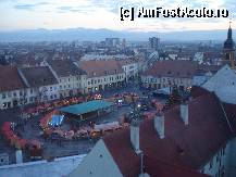 [P22] Sibiu -Piata Mare - Targul de Craciun vazut din Turnul Sfatului » foto by Diaura*
 - 
&lt;span class=&quot;allrVoted glyphicon glyphicon-heart hidden&quot; id=&quot;av284252&quot;&gt;&lt;/span&gt;
&lt;a class=&quot;m-l-10 hidden&quot; id=&quot;sv284252&quot; onclick=&quot;voting_Foto_DelVot(,284252,29199)&quot; role=&quot;button&quot;&gt;șterge vot &lt;span class=&quot;glyphicon glyphicon-remove&quot;&gt;&lt;/span&gt;&lt;/a&gt;
&lt;a id=&quot;v9284252&quot; class=&quot; c-red&quot;  onclick=&quot;voting_Foto_SetVot(284252)&quot; role=&quot;button&quot;&gt;&lt;span class=&quot;glyphicon glyphicon-heart-empty&quot;&gt;&lt;/span&gt; &lt;b&gt;LIKE&lt;/b&gt; = Votează poza&lt;/a&gt; &lt;img class=&quot;hidden&quot;  id=&quot;f284252W9&quot; src=&quot;/imagini/loader.gif&quot; border=&quot;0&quot; /&gt;&lt;span class=&quot;AjErrMes hidden&quot; id=&quot;e284252ErM&quot;&gt;&lt;/span&gt;