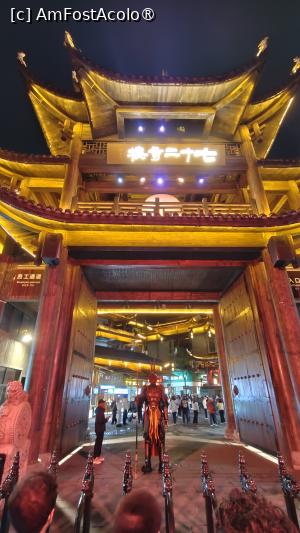 [P10] 72 Strange Buildings din Zhangjiajie , intrarea pazita de un urias » foto by elenaadina
 - 
<span class="allrVoted glyphicon glyphicon-heart hidden" id="av1510292"></span>
<a class="m-l-10 hidden" id="sv1510292" onclick="voting_Foto_DelVot(,1510292,29201)" role="button">șterge vot <span class="glyphicon glyphicon-remove"></span></a>
<a id="v91510292" class=" c-red"  onclick="voting_Foto_SetVot(1510292)" role="button"><span class="glyphicon glyphicon-heart-empty"></span> <b>LIKE</b> = Votează poza</a> <img class="hidden"  id="f1510292W9" src="/imagini/loader.gif" border="0" /><span class="AjErrMes hidden" id="e1510292ErM"></span>