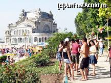 [P18] Foarte multi turisti in fata Cazinoului obosit. » foto by pepsi70ro
 - 
<span class="allrVoted glyphicon glyphicon-heart hidden" id="av116597"></span>
<a class="m-l-10 hidden" id="sv116597" onclick="voting_Foto_DelVot(,116597,29228)" role="button">șterge vot <span class="glyphicon glyphicon-remove"></span></a>
<a id="v9116597" class=" c-red"  onclick="voting_Foto_SetVot(116597)" role="button"><span class="glyphicon glyphicon-heart-empty"></span> <b>LIKE</b> = Votează poza</a> <img class="hidden"  id="f116597W9" src="/imagini/loader.gif" border="0" /><span class="AjErrMes hidden" id="e116597ErM"></span>