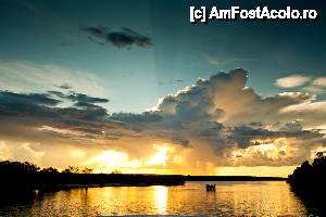 [P27] apusul pe Zambezi, intro seara cand am luat cina pe vaporul African Queen » foto by christian26ro
 - 
<span class="allrVoted glyphicon glyphicon-heart hidden" id="av409286"></span>
<a class="m-l-10 hidden" id="sv409286" onclick="voting_Foto_DelVot(,409286,29229)" role="button">șterge vot <span class="glyphicon glyphicon-remove"></span></a>
<a id="v9409286" class=" c-red"  onclick="voting_Foto_SetVot(409286)" role="button"><span class="glyphicon glyphicon-heart-empty"></span> <b>LIKE</b> = Votează poza</a> <img class="hidden"  id="f409286W9" src="/imagini/loader.gif" border="0" /><span class="AjErrMes hidden" id="e409286ErM"></span>