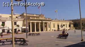 [P18] Piata Sfantul Gheorghe (Misrah San Gorg). In prim plan cladirea Garzii Principale, astazi sediul Procuraturii Generale. » foto by ovidiuyepi
 - 
<span class="allrVoted glyphicon glyphicon-heart hidden" id="av1233293"></span>
<a class="m-l-10 hidden" id="sv1233293" onclick="voting_Foto_DelVot(,1233293,29231)" role="button">șterge vot <span class="glyphicon glyphicon-remove"></span></a>
<a id="v91233293" class=" c-red"  onclick="voting_Foto_SetVot(1233293)" role="button"><span class="glyphicon glyphicon-heart-empty"></span> <b>LIKE</b> = Votează poza</a> <img class="hidden"  id="f1233293W9" src="/imagini/loader.gif" border="0" /><span class="AjErrMes hidden" id="e1233293ErM"></span>
