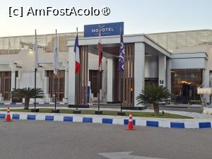 [P03] Cairo, Novotel Cairo Airport Hotel, Fațada cu Intrarea în hotel pozată dimineața în jurul orei 7. » foto by mprofeanu
 - 
<span class="allrVoted glyphicon glyphicon-heart hidden" id="av1521990"></span>
<a class="m-l-10 hidden" id="sv1521990" onclick="voting_Foto_DelVot(,1521990,29286)" role="button">șterge vot <span class="glyphicon glyphicon-remove"></span></a>
<a id="v91521990" class=" c-red"  onclick="voting_Foto_SetVot(1521990)" role="button"><span class="glyphicon glyphicon-heart-empty"></span> <b>LIKE</b> = Votează poza</a> <img class="hidden"  id="f1521990W9" src="/imagini/loader.gif" border="0" /><span class="AjErrMes hidden" id="e1521990ErM"></span>