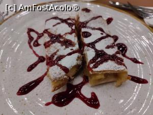 [P08] Casa Românească; plăcintă cu mere » foto by crismis
 - 
<span class="allrVoted glyphicon glyphicon-heart hidden" id="av1487575"></span>
<a class="m-l-10 hidden" id="sv1487575" onclick="voting_Foto_DelVot(,1487575,29303)" role="button">șterge vot <span class="glyphicon glyphicon-remove"></span></a>
<a id="v91487575" class=" c-red"  onclick="voting_Foto_SetVot(1487575)" role="button"><span class="glyphicon glyphicon-heart-empty"></span> <b>LIKE</b> = Votează poza</a> <img class="hidden"  id="f1487575W9" src="/imagini/loader.gif" border="0" /><span class="AjErrMes hidden" id="e1487575ErM"></span>