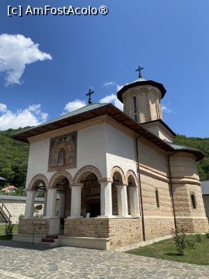 [P10] Biserica mănăstirii Polovragi cu hramul Adormirea Maicii Domnului. » foto by Floria
 - 
<span class="allrVoted glyphicon glyphicon-heart hidden" id="av1526276"></span>
<a class="m-l-10 hidden" id="sv1526276" onclick="voting_Foto_DelVot(,1526276,29308)" role="button">șterge vot <span class="glyphicon glyphicon-remove"></span></a>
<a id="v91526276" class=" c-red"  onclick="voting_Foto_SetVot(1526276)" role="button"><span class="glyphicon glyphicon-heart-empty"></span> <b>LIKE</b> = Votează poza</a> <img class="hidden"  id="f1526276W9" src="/imagini/loader.gif" border="0" /><span class="AjErrMes hidden" id="e1526276ErM"></span>