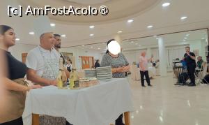 [P22] Hotel Villa Serena - restaurantul, la plecare, pt. că am fost cuminți și am păpat tot, am primit tort și șampanie! » foto by Dragoș_MD
 - 
<span class="allrVoted glyphicon glyphicon-heart hidden" id="av1529411"></span>
<a class="m-l-10 hidden" id="sv1529411" onclick="voting_Foto_DelVot(,1529411,29334)" role="button">șterge vot <span class="glyphicon glyphicon-remove"></span></a>
<a id="v91529411" class=" c-red"  onclick="voting_Foto_SetVot(1529411)" role="button"><span class="glyphicon glyphicon-heart-empty"></span> <b>LIKE</b> = Votează poza</a> <img class="hidden"  id="f1529411W9" src="/imagini/loader.gif" border="0" /><span class="AjErrMes hidden" id="e1529411ErM"></span>