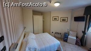 [P03] Hotel Villa Serena - camera » foto by Dragoș_MD
 - 
<span class="allrVoted glyphicon glyphicon-heart hidden" id="av1529367"></span>
<a class="m-l-10 hidden" id="sv1529367" onclick="voting_Foto_DelVot(,1529367,29334)" role="button">șterge vot <span class="glyphicon glyphicon-remove"></span></a>
<a id="v91529367" class=" c-red"  onclick="voting_Foto_SetVot(1529367)" role="button"><span class="glyphicon glyphicon-heart-empty"></span> <b>LIKE</b> = Votează poza</a> <img class="hidden"  id="f1529367W9" src="/imagini/loader.gif" border="0" /><span class="AjErrMes hidden" id="e1529367ErM"></span>