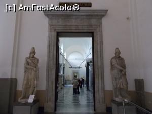 [P04] Muzeul Național de Atheologie Napoli. Daci la intrarea &icirc;n Galeria Farnese. » foto by mihaelavoicu
 - 
<span class="allrVoted glyphicon glyphicon-heart hidden" id="av1187190"></span>
<a class="m-l-10 hidden" id="sv1187190" onclick="voting_Foto_DelVot(,1187190,29347)" role="button">șterge vot <span class="glyphicon glyphicon-remove"></span></a>
<a id="v91187190" class=" c-red"  onclick="voting_Foto_SetVot(1187190)" role="button"><span class="glyphicon glyphicon-heart-empty"></span> <b>LIKE</b> = Votează poza</a> <img class="hidden"  id="f1187190W9" src="/imagini/loader.gif" border="0" /><span class="AjErrMes hidden" id="e1187190ErM"></span>