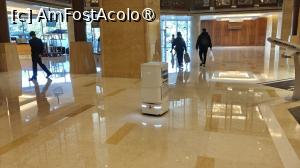 [P15] Hilton Beijing Capital Airport, robotelul care anunta orele de transfer » foto by elenaadina
 - 
<span class="allrVoted glyphicon glyphicon-heart hidden" id="av1531235"></span>
<a class="m-l-10 hidden" id="sv1531235" onclick="voting_Foto_DelVot(,1531235,29352)" role="button">șterge vot <span class="glyphicon glyphicon-remove"></span></a>
<a id="v91531235" class=" c-red"  onclick="voting_Foto_SetVot(1531235)" role="button"><span class="glyphicon glyphicon-heart-empty"></span> <b>LIKE</b> = Votează poza</a> <img class="hidden"  id="f1531235W9" src="/imagini/loader.gif" border="0" /><span class="AjErrMes hidden" id="e1531235ErM"></span>