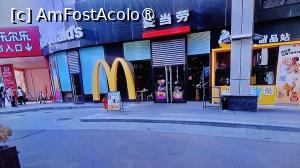 [P01] McDonald’s din Zhangjiajie » foto by elenaadina
 - 
<span class="allrVoted glyphicon glyphicon-heart hidden" id="av1533419"></span>
<a class="m-l-10 hidden" id="sv1533419" onclick="voting_Foto_DelVot(,1533419,29366)" role="button">șterge vot <span class="glyphicon glyphicon-remove"></span></a>
<a id="v91533419" class=" c-red"  onclick="voting_Foto_SetVot(1533419)" role="button"><span class="glyphicon glyphicon-heart-empty"></span> <b>LIKE</b> = Votează poza</a> <img class="hidden"  id="f1533419W9" src="/imagini/loader.gif" border="0" /><span class="AjErrMes hidden" id="e1533419ErM"></span>