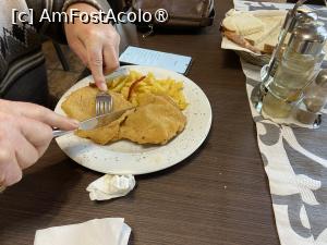 [P13] Restaurantul Pensiune Mărginimea Sibiului - şniţelele soţului » foto by nicole33
 - 
<span class="allrVoted glyphicon glyphicon-heart hidden" id="av1466304"></span>
<a class="m-l-10 hidden" id="sv1466304" onclick="voting_Foto_DelVot(,1466304,29384)" role="button">șterge vot <span class="glyphicon glyphicon-remove"></span></a>
<a id="v91466304" class=" c-red"  onclick="voting_Foto_SetVot(1466304)" role="button"><span class="glyphicon glyphicon-heart-empty"></span> <b>LIKE</b> = Votează poza</a> <img class="hidden"  id="f1466304W9" src="/imagini/loader.gif" border="0" /><span class="AjErrMes hidden" id="e1466304ErM"></span>