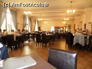 [P03] Sala restaurantului.  » foto by Safta Radu
 - 
<span class="allrVoted glyphicon glyphicon-heart hidden" id="av900327"></span>
<a class="m-l-10 hidden" id="sv900327" onclick="voting_Foto_DelVot(,900327,29384)" role="button">șterge vot <span class="glyphicon glyphicon-remove"></span></a>
<a id="v9900327" class=" c-red"  onclick="voting_Foto_SetVot(900327)" role="button"><span class="glyphicon glyphicon-heart-empty"></span> <b>LIKE</b> = Votează poza</a> <img class="hidden"  id="f900327W9" src="/imagini/loader.gif" border="0" /><span class="AjErrMes hidden" id="e900327ErM"></span>