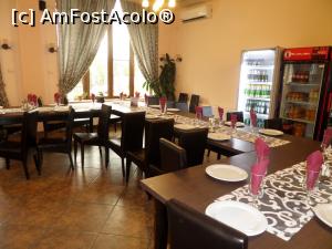 [P04] Sala restaurantului, din alt unghi.  » foto by Safta Radu
 - 
<span class="allrVoted glyphicon glyphicon-heart hidden" id="av900328"></span>
<a class="m-l-10 hidden" id="sv900328" onclick="voting_Foto_DelVot(,900328,29384)" role="button">șterge vot <span class="glyphicon glyphicon-remove"></span></a>
<a id="v9900328" class=" c-red"  onclick="voting_Foto_SetVot(900328)" role="button"><span class="glyphicon glyphicon-heart-empty"></span> <b>LIKE</b> = Votează poza</a> <img class="hidden"  id="f900328W9" src="/imagini/loader.gif" border="0" /><span class="AjErrMes hidden" id="e900328ErM"></span>