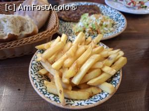 [P15] Prizren, Kosovo, Restaurantul „La Sila”, Masa noastră cu Cartofi prăjiți și Pâinea casei » foto by mprofeanu
 - 
<span class="allrVoted glyphicon glyphicon-heart hidden" id="av1536377"></span>
<a class="m-l-10 hidden" id="sv1536377" onclick="voting_Foto_DelVot(,1536377,29391)" role="button">șterge vot <span class="glyphicon glyphicon-remove"></span></a>
<a id="v91536377" class=" c-red"  onclick="voting_Foto_SetVot(1536377)" role="button"><span class="glyphicon glyphicon-heart-empty"></span> <b>LIKE</b> = Votează poza</a> <img class="hidden"  id="f1536377W9" src="/imagini/loader.gif" border="0" /><span class="AjErrMes hidden" id="e1536377ErM"></span>