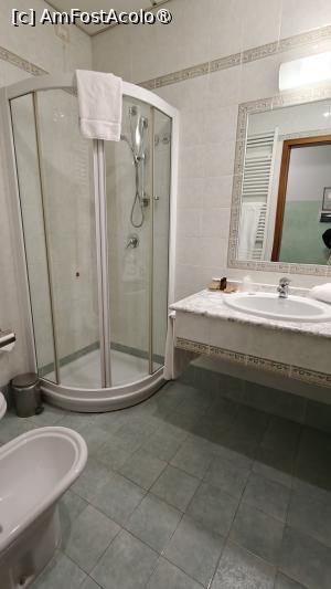 [P06] Internazionale Hotel - camera » foto by elenaadina
 - 
<span class="allrVoted glyphicon glyphicon-heart hidden" id="av1539399"></span>
<a class="m-l-10 hidden" id="sv1539399" onclick="voting_Foto_DelVot(,1539399,29420)" role="button">șterge vot <span class="glyphicon glyphicon-remove"></span></a>
<a id="v91539399" class=" c-red"  onclick="voting_Foto_SetVot(1539399)" role="button"><span class="glyphicon glyphicon-heart-empty"></span> <b>LIKE</b> = Votează poza</a> <img class="hidden"  id="f1539399W9" src="/imagini/loader.gif" border="0" /><span class="AjErrMes hidden" id="e1539399ErM"></span>
