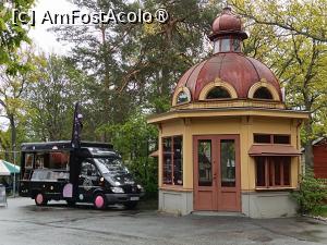[P23] Stockholm, Skansen, Foișorul Negustorului de cereale - Spannmålshandlarens lusthus, închis, reprezentant înghețată Gute Glass ca și Autospeciala de lângă el.... » foto by mprofeanu
 - 
<span class="allrVoted glyphicon glyphicon-heart hidden" id="av1516496"></span>
<a class="m-l-10 hidden" id="sv1516496" onclick="voting_Foto_DelVot(,1516496,29431)" role="button">șterge vot <span class="glyphicon glyphicon-remove"></span></a>
<a id="v91516496" class=" c-red"  onclick="voting_Foto_SetVot(1516496)" role="button"><span class="glyphicon glyphicon-heart-empty"></span> <b>LIKE</b> = Votează poza</a> <img class="hidden"  id="f1516496W9" src="/imagini/loader.gif" border="0" /><span class="AjErrMes hidden" id="e1516496ErM"></span>