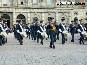 [P32] Parada militara si schimbarea garzii regale de la Palatul Regal din Stockholm » foto by ileanaxperta*
 - 
<span class="allrVoted glyphicon glyphicon-heart hidden" id="av580236"></span>
<a class="m-l-10 hidden" id="sv580236" onclick="voting_Foto_DelVot(,580236,29432)" role="button">șterge vot <span class="glyphicon glyphicon-remove"></span></a>
<a id="v9580236" class=" c-red"  onclick="voting_Foto_SetVot(580236)" role="button"><span class="glyphicon glyphicon-heart-empty"></span> <b>LIKE</b> = Votează poza</a> <img class="hidden"  id="f580236W9" src="/imagini/loader.gif" border="0" /><span class="AjErrMes hidden" id="e580236ErM"></span>