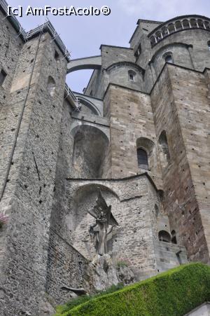 [P09] Sacra di San Michele (Piemont, Italia) - statuia Sf. Mihail Arhanghel, creata de sculptorul Paul de Doss-Moroder.  » foto by Diaura*
 - 
<span class="allrVoted glyphicon glyphicon-heart hidden" id="av1058004"></span>
<a class="m-l-10 hidden" id="sv1058004" onclick="voting_Foto_DelVot(,1058004,29447)" role="button">șterge vot <span class="glyphicon glyphicon-remove"></span></a>
<a id="v91058004" class=" c-red"  onclick="voting_Foto_SetVot(1058004)" role="button"><span class="glyphicon glyphicon-heart-empty"></span> <b>LIKE</b> = Votează poza</a> <img class="hidden"  id="f1058004W9" src="/imagini/loader.gif" border="0" /><span class="AjErrMes hidden" id="e1058004ErM"></span>